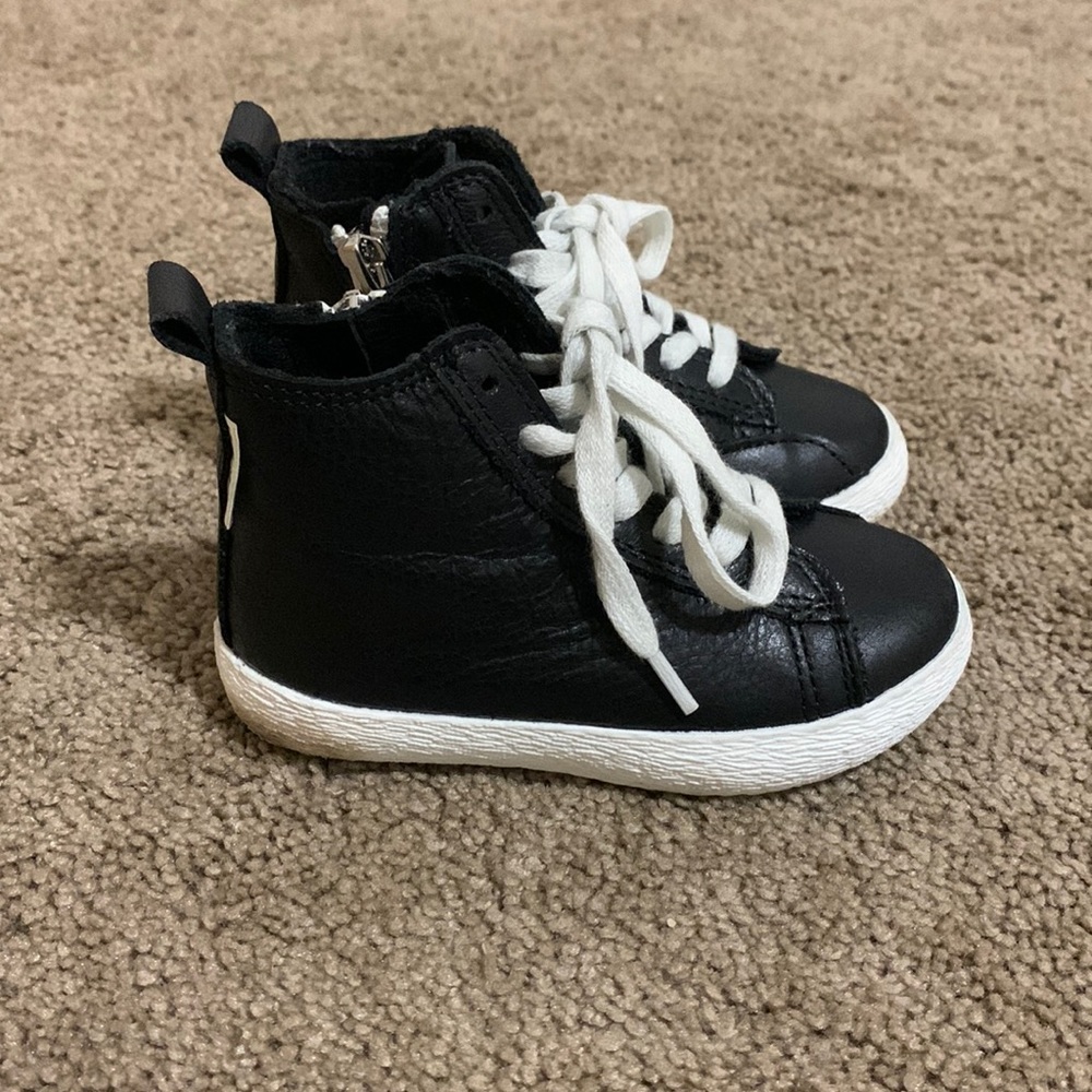 Piper Finn High top leather sneaker size 6